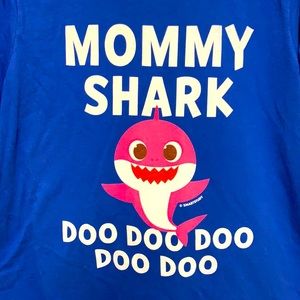 🦈 Mommy shark and daddy shark blue t-shirts
